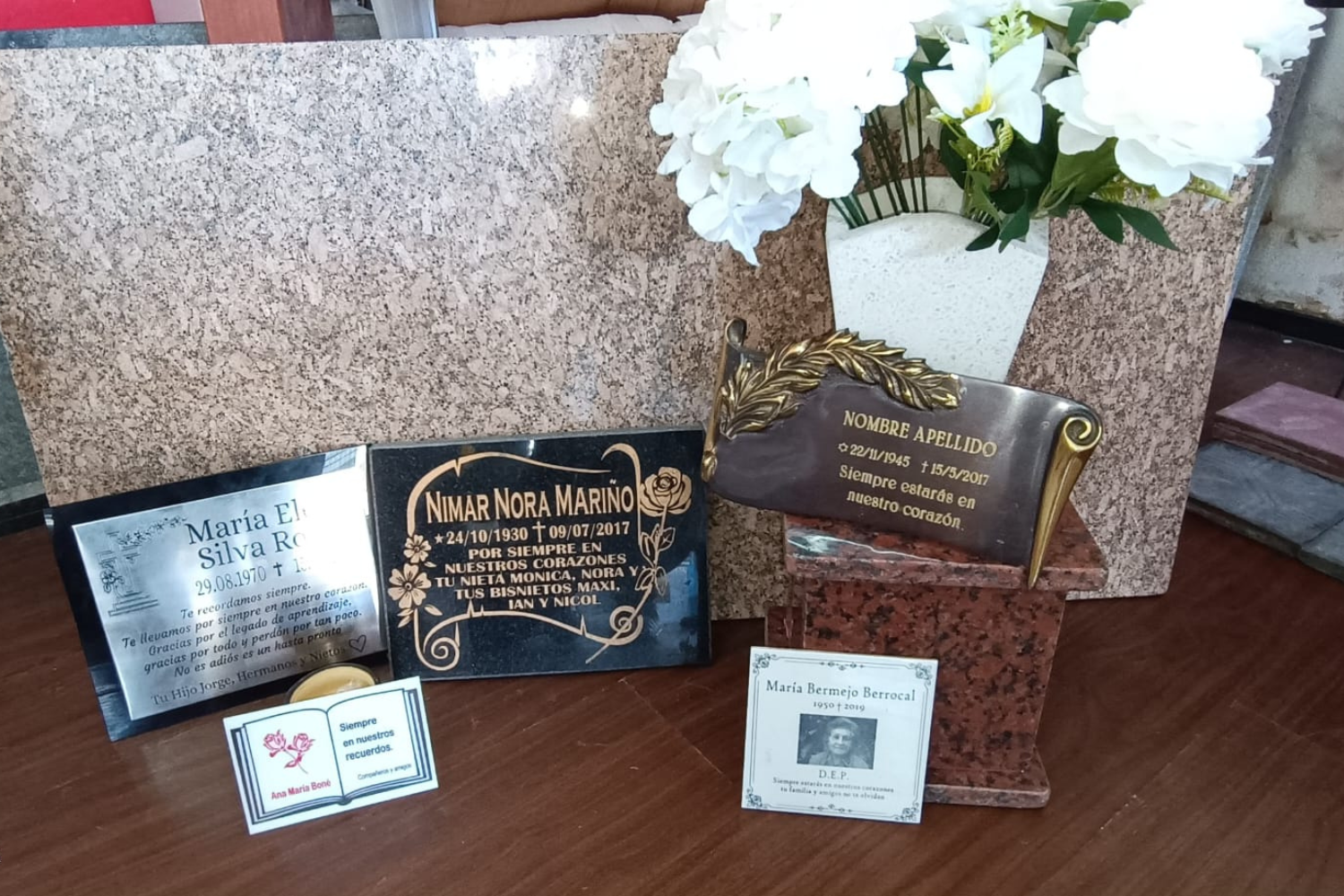 Placas recordatorias personalizadas en bronce, mármol y granito